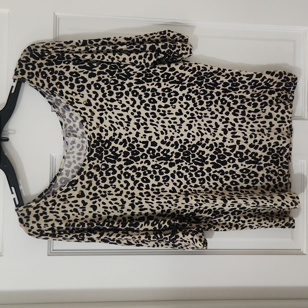 CHARLOTTE RUSSE - Cheetah Print Mid Sleeve Top, Flowy, Lightweight, Size S